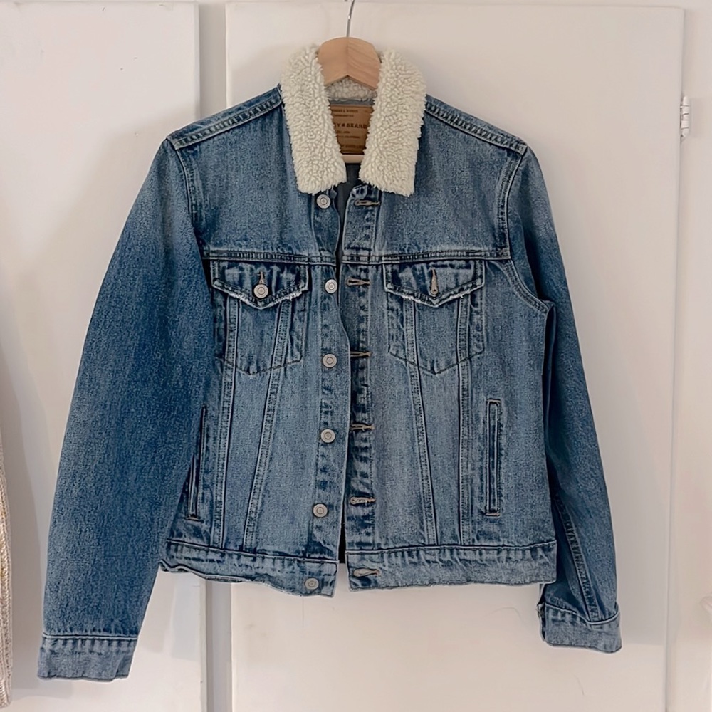 Lucky Brand Tomboy Trucker jean jacket with Sherpa collar (L)